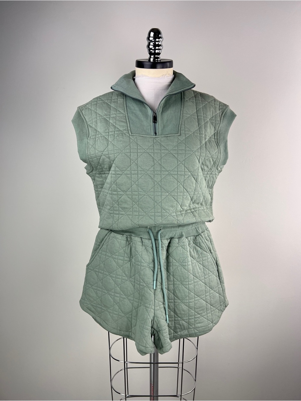 💚 3809. Quilted Sleeveless Pullover & Drawstring Shorts Set - Sage Green